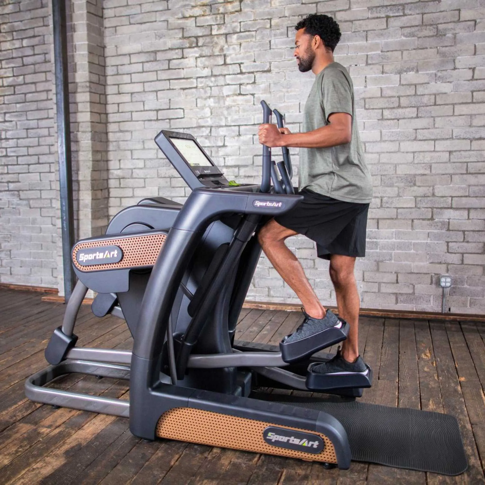 SportsArt V886-16 Verso Senza Cross Trainer