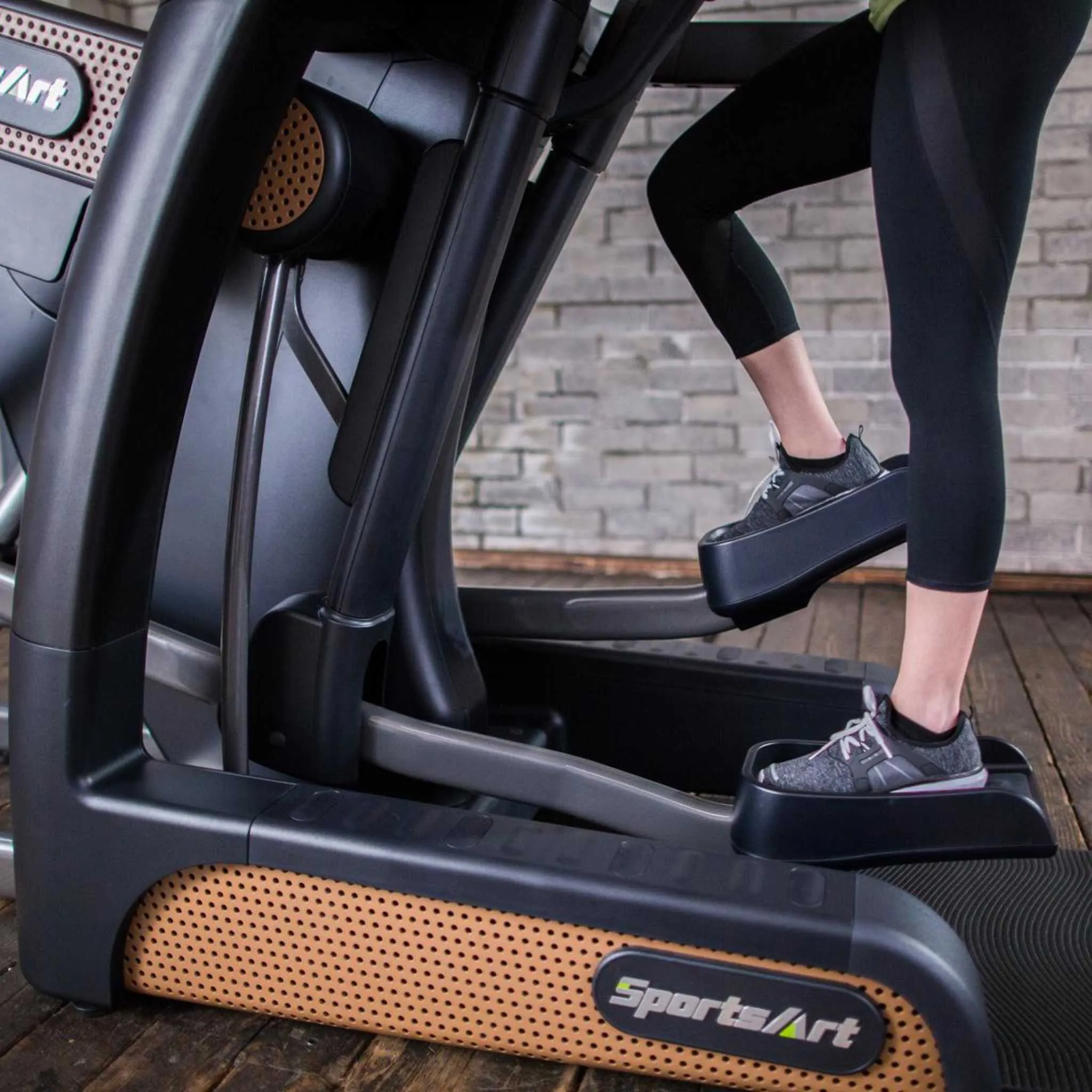 SportsArt V886-16 Verso Senza Cross Trainer